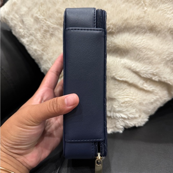 BRAND NEW, NEVER BEEN OPENED MISSONI AMENITY KIT - Picture 5 of 7